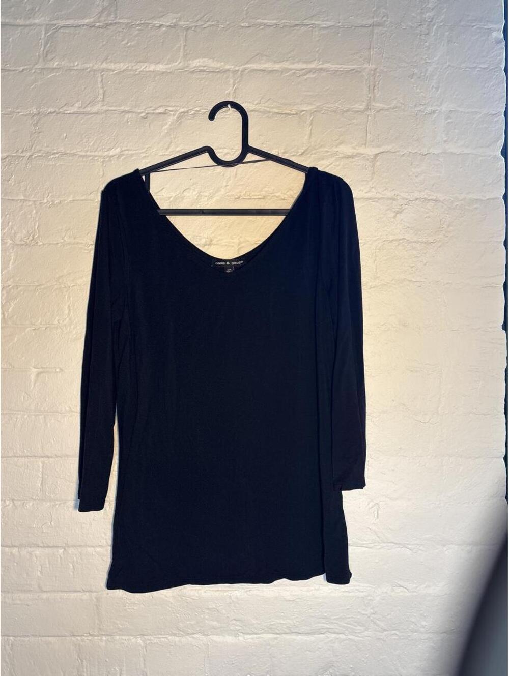 Cable & Gauge black spandex long sleeve top